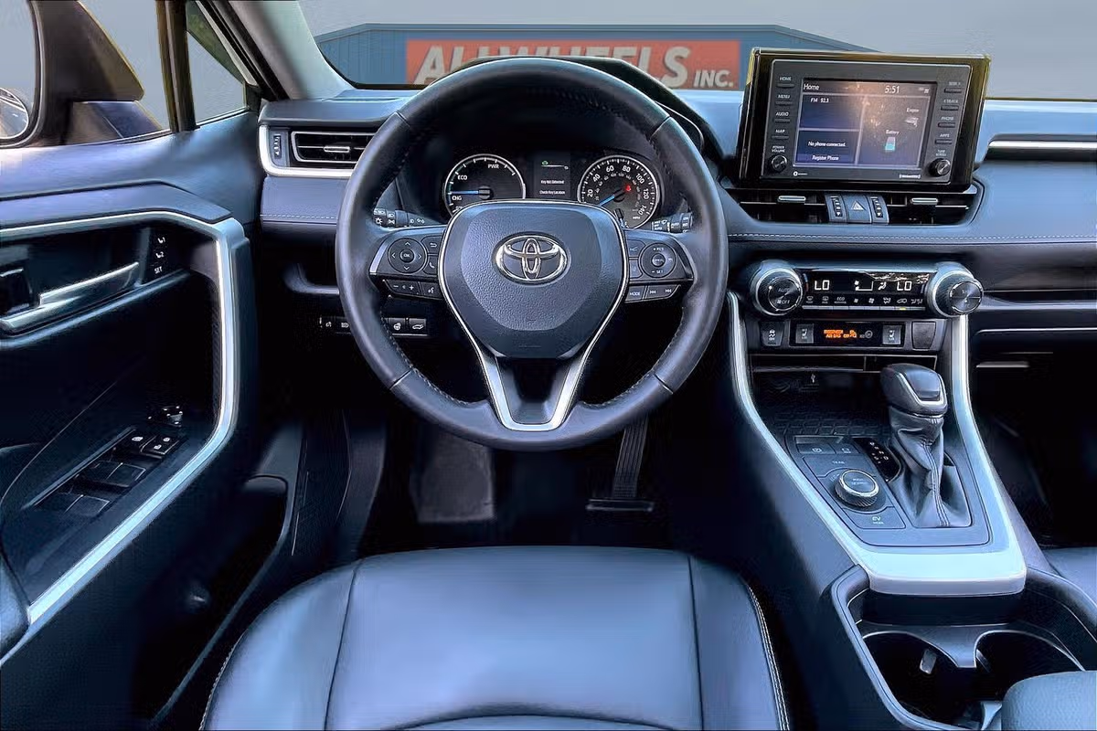2021 Toyota RAV4 Hybrid XLE Premium Image 5