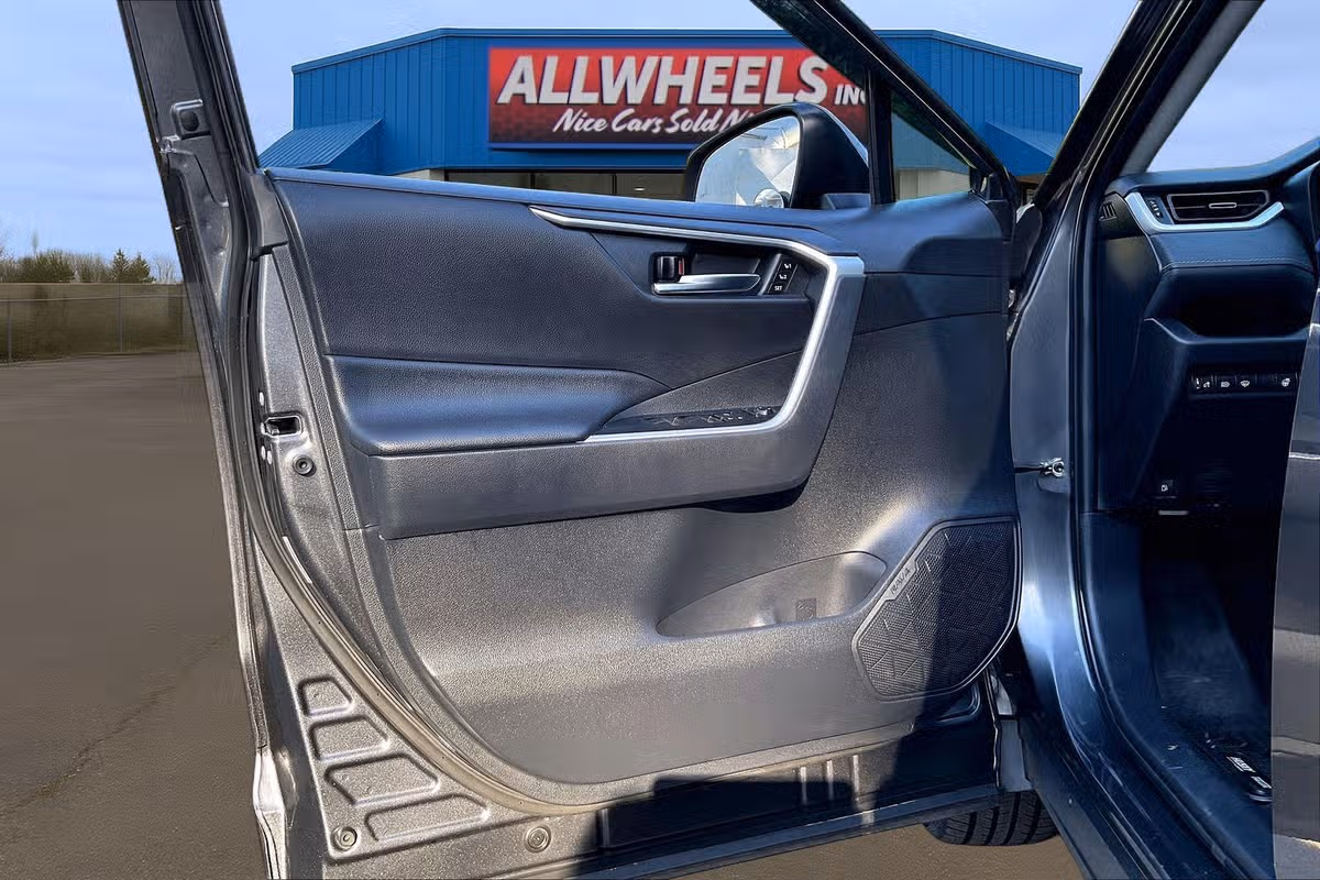 2021 Toyota RAV4 Hybrid XLE Premium Image 22