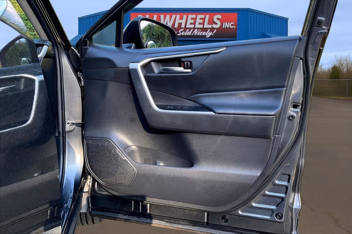 2021 Toyota RAV4 Hybrid XLE Premium Image 23