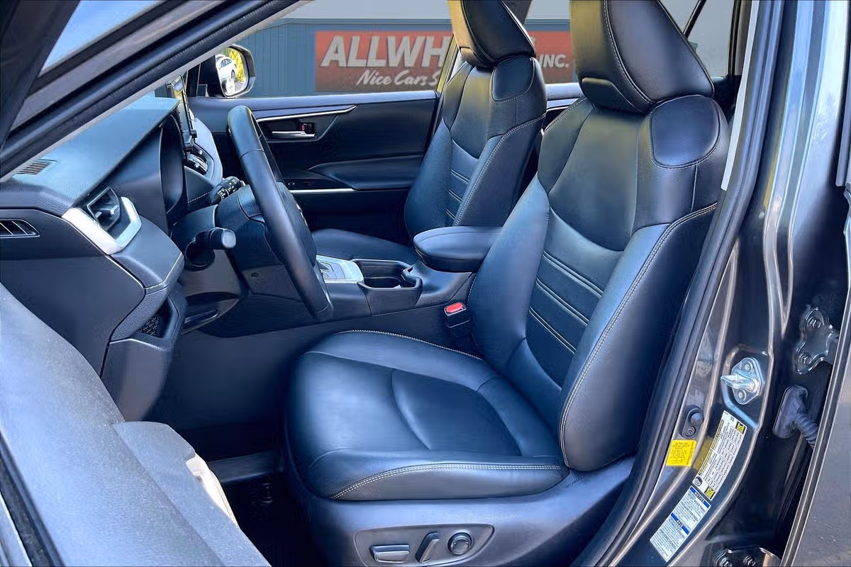 2021 Toyota RAV4 Hybrid XLE Premium Image 24