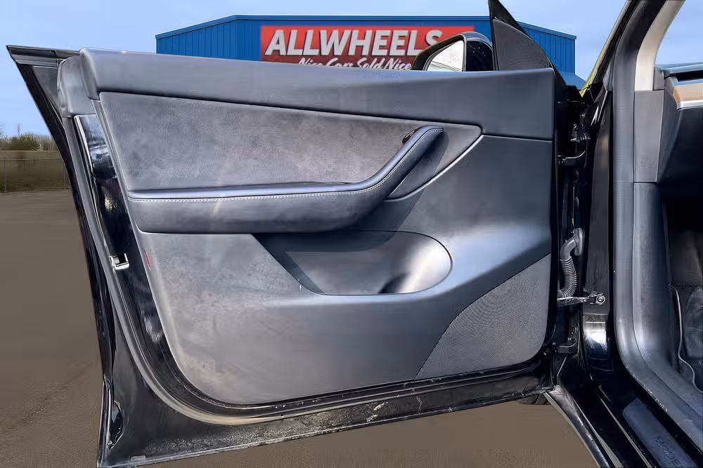 2021 Tesla Model Y Long Range Image 14