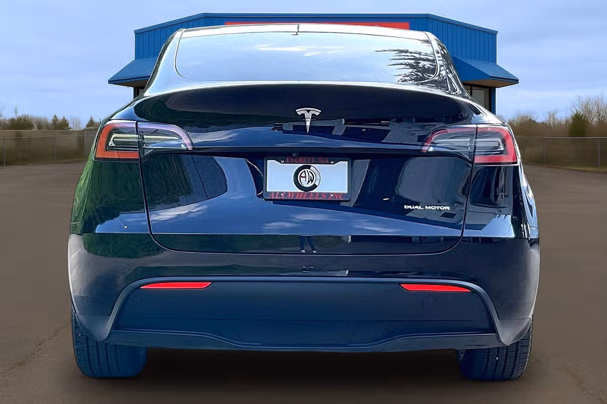 2021 Tesla Model Y Long Range Image 4