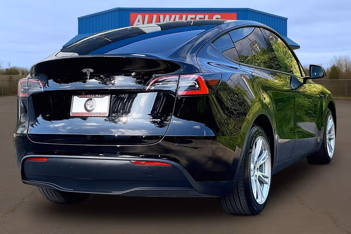 2021 Tesla Model Y Long Range Image 8