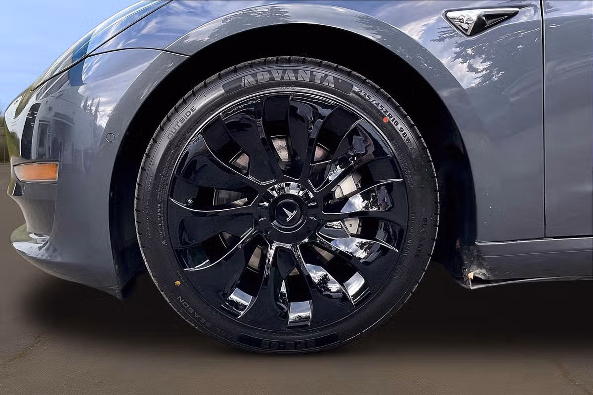 2018 Tesla Model 3 Performance Image 9