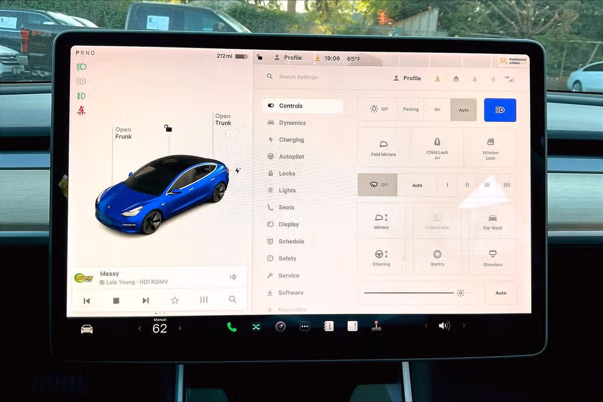 2020 Tesla Model 3 Long Range Image 27