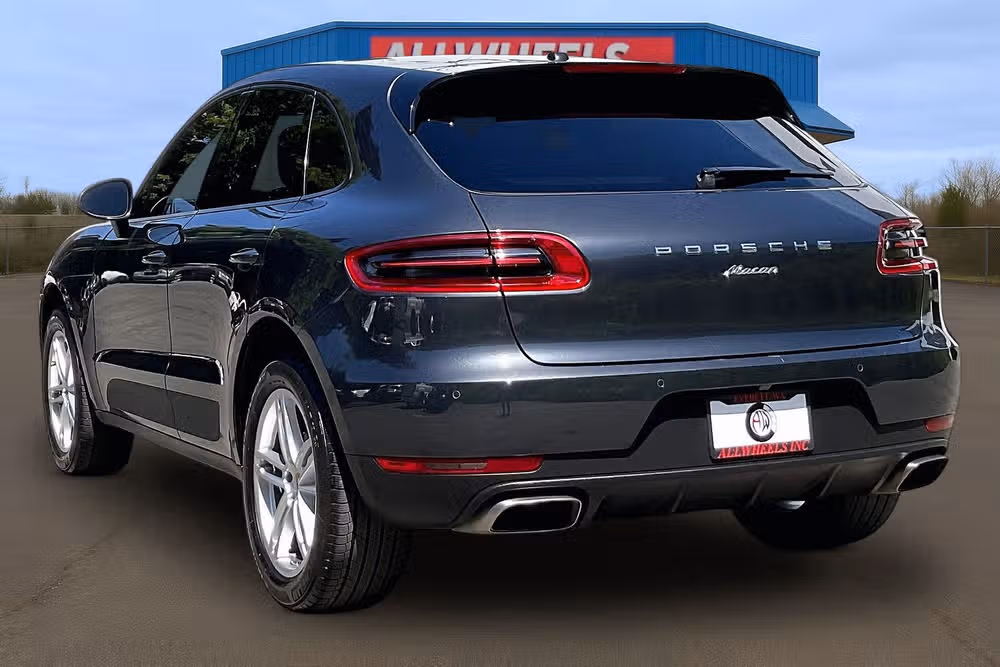 2018 Porsche Macan Base Image 2