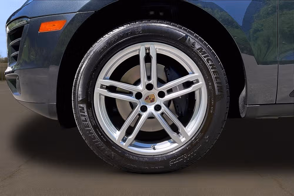 2018 Porsche Macan Base Image 8