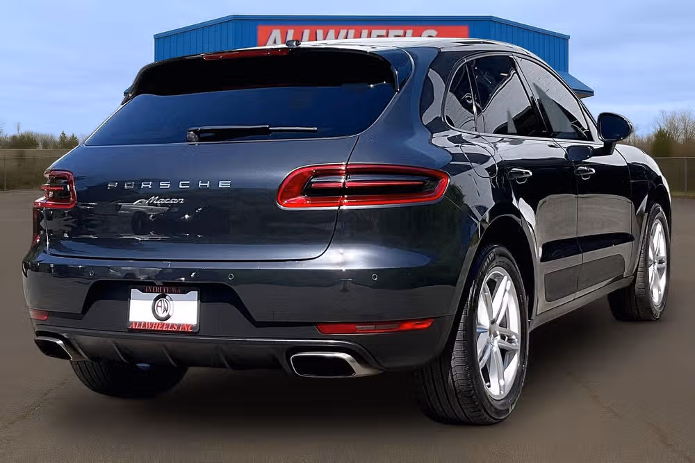 2018 Porsche Macan Base Image 10