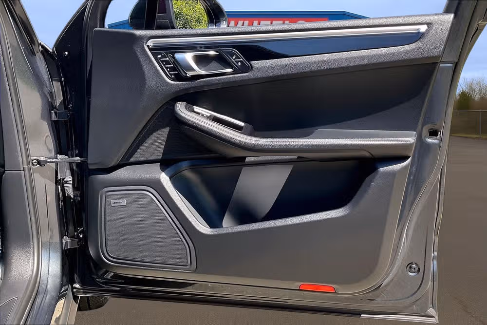 2018 Porsche Macan Base Image 20