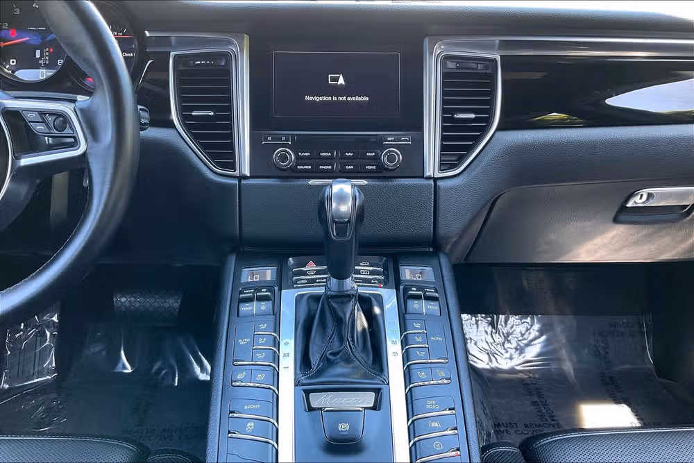 2018 Porsche Macan Base Image 27
