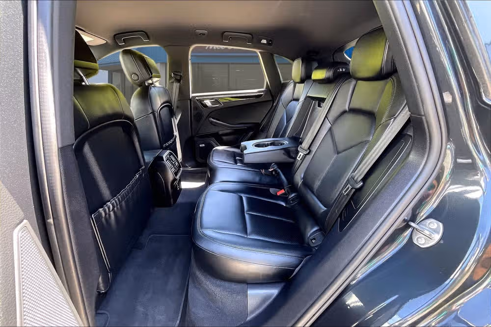 2018 Porsche Macan Base Image 22