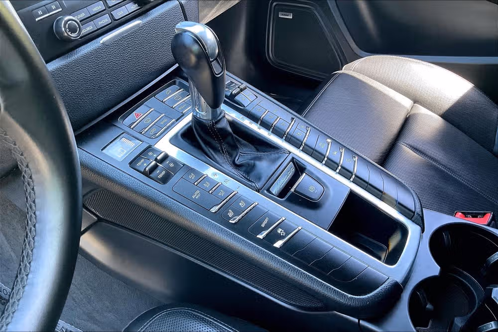 2018 Porsche Macan Base Image 12