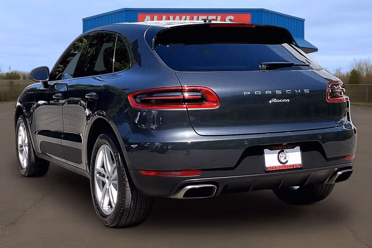 2018 Porsche Macan Base Image 2