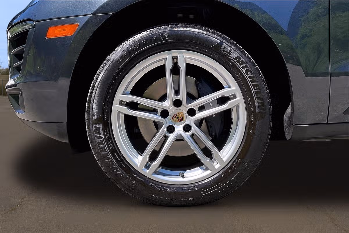 2018 Porsche Macan Base Image 8