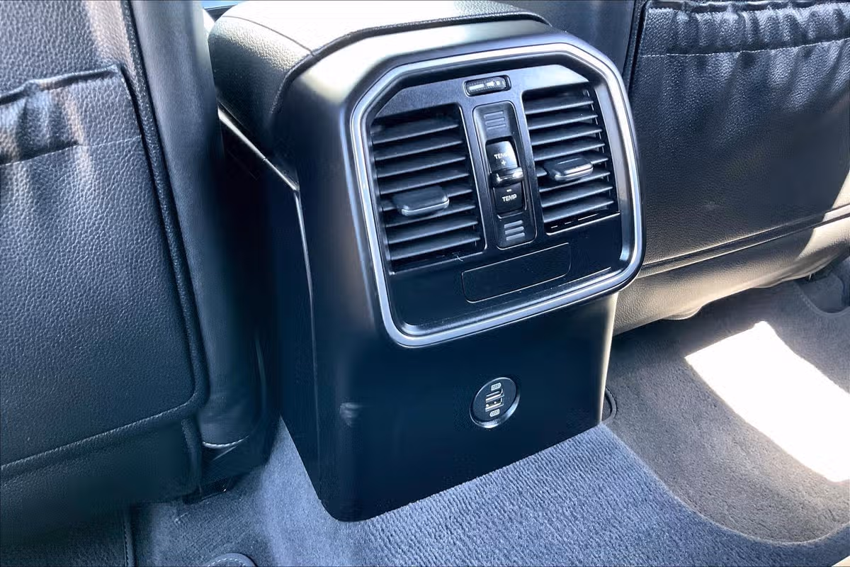 2018 Porsche Macan Base Image 29