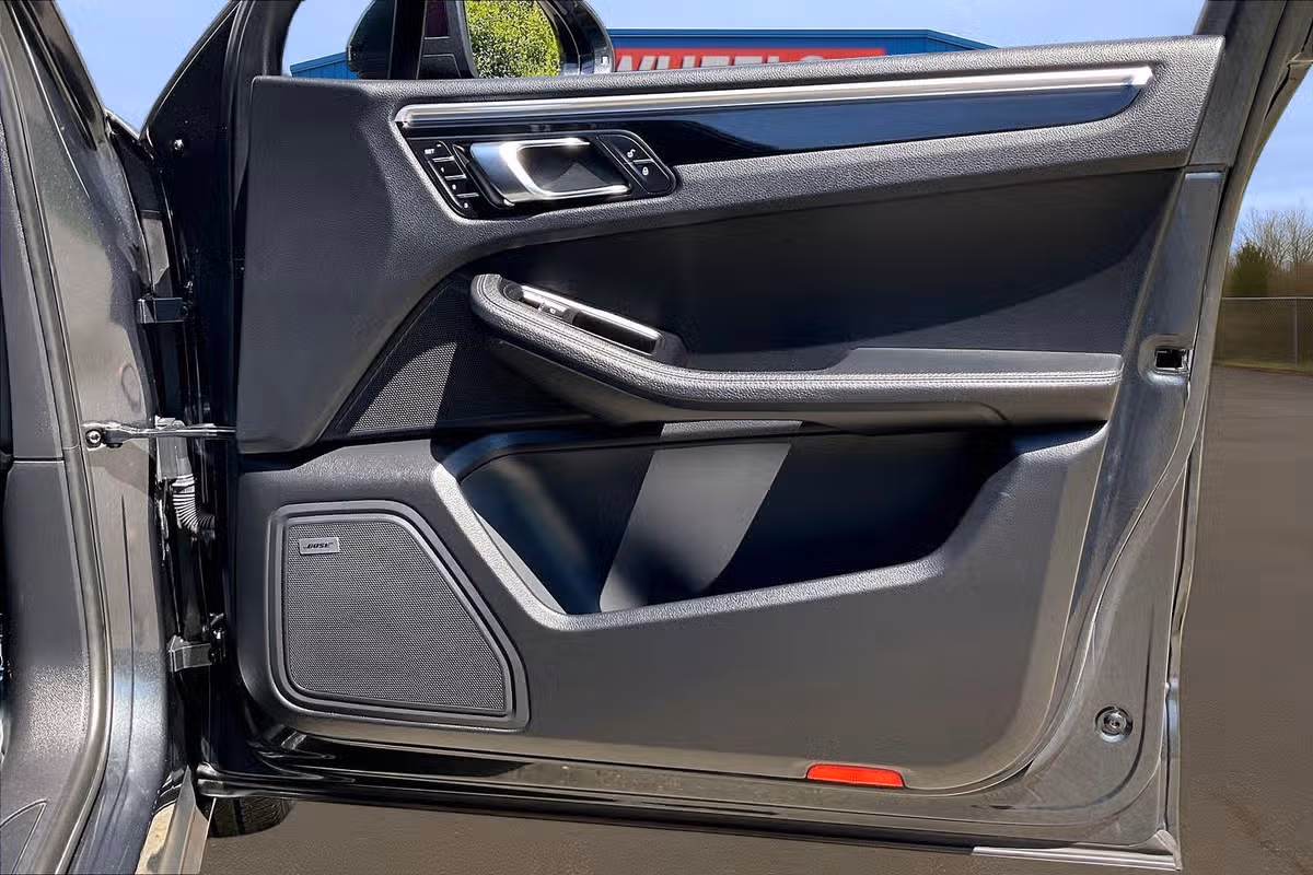 2018 Porsche Macan Base Image 20