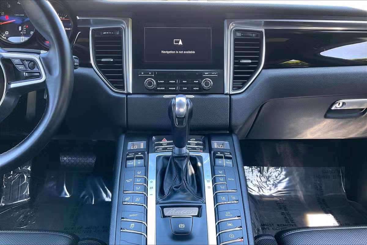 2018 Porsche Macan Base Image 27
