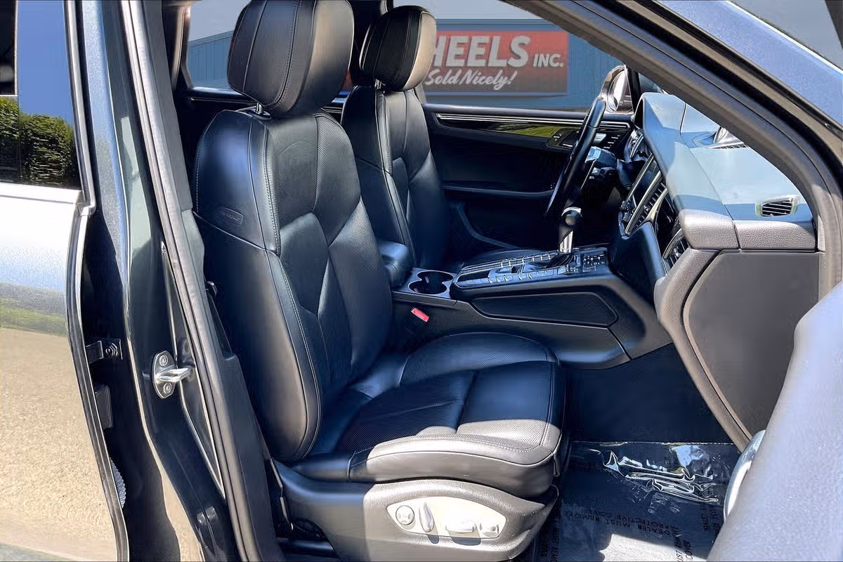 2018 Porsche Macan Base Image 6