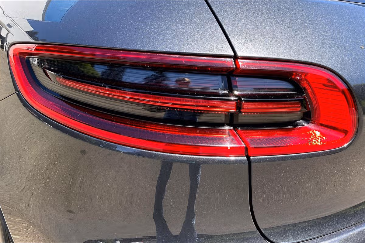 2018 Porsche Macan Base Image 26