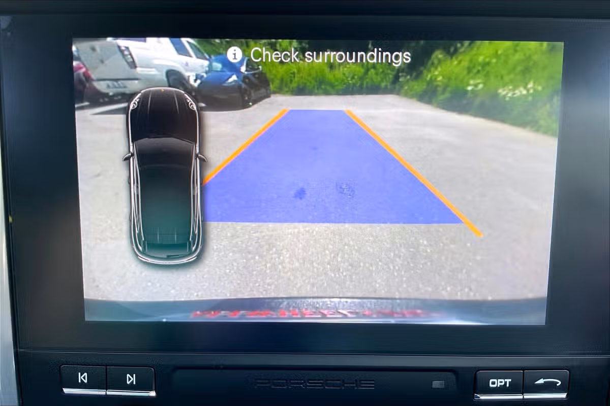 2018 Porsche Macan Base Image 17