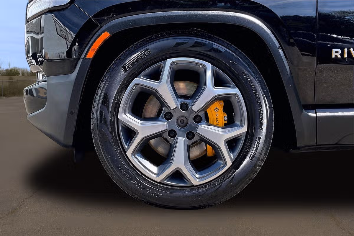2024 Rivian R1S Adventure Image 9