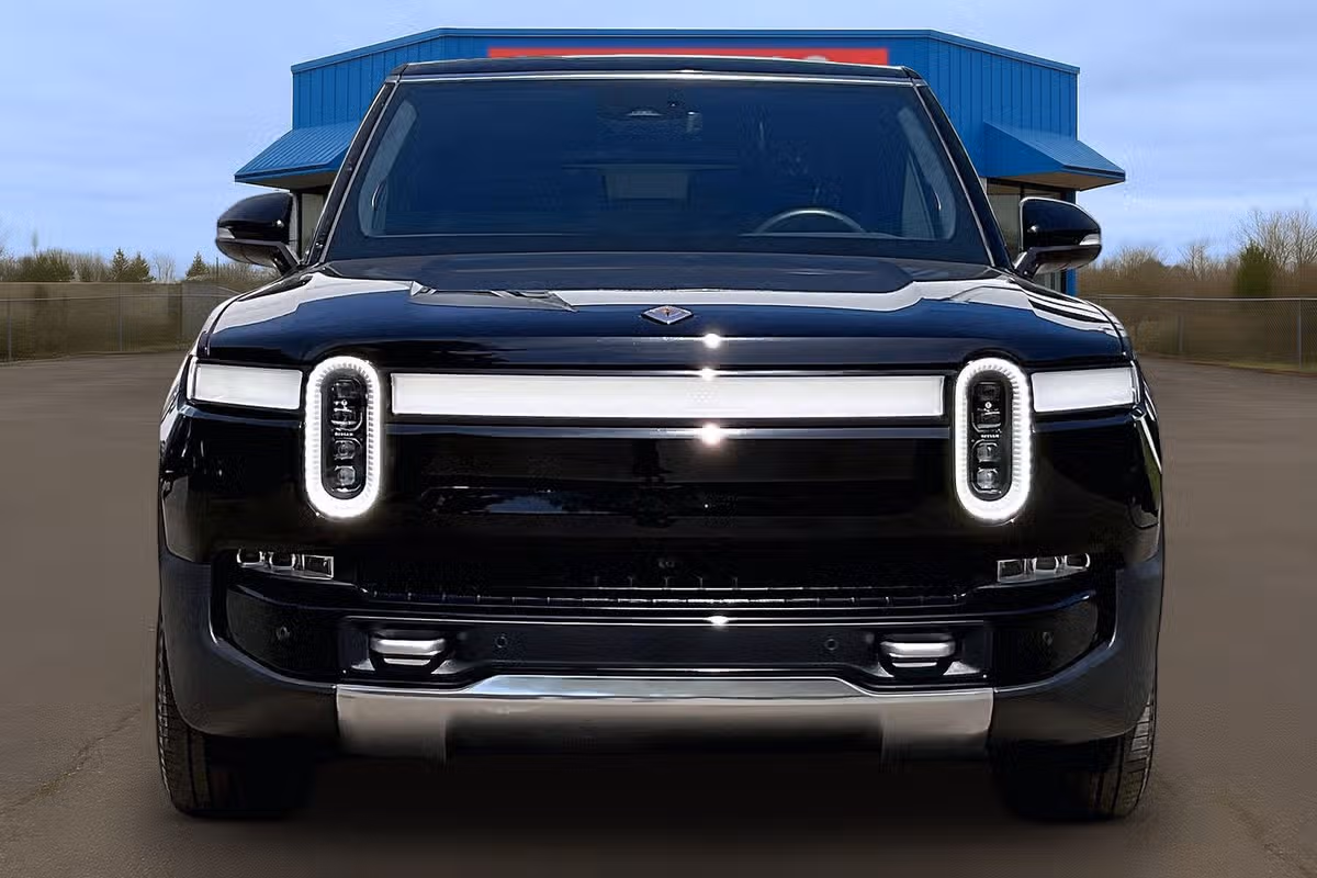 2024 Rivian R1S Adventure Image 3