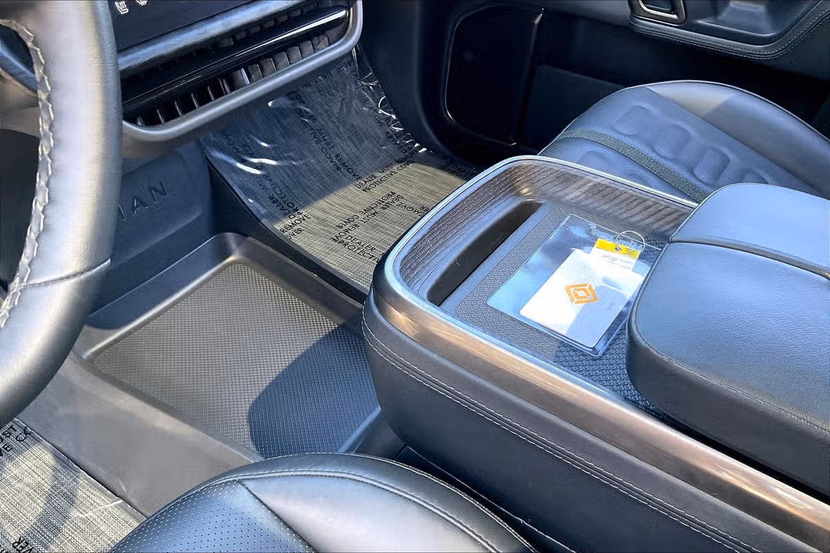 2024 Rivian R1S Adventure Image 13