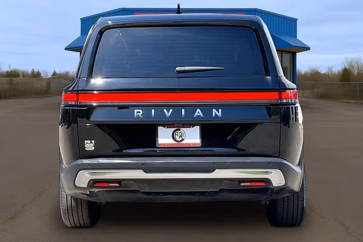 2024 Rivian R1S Adventure Image 4