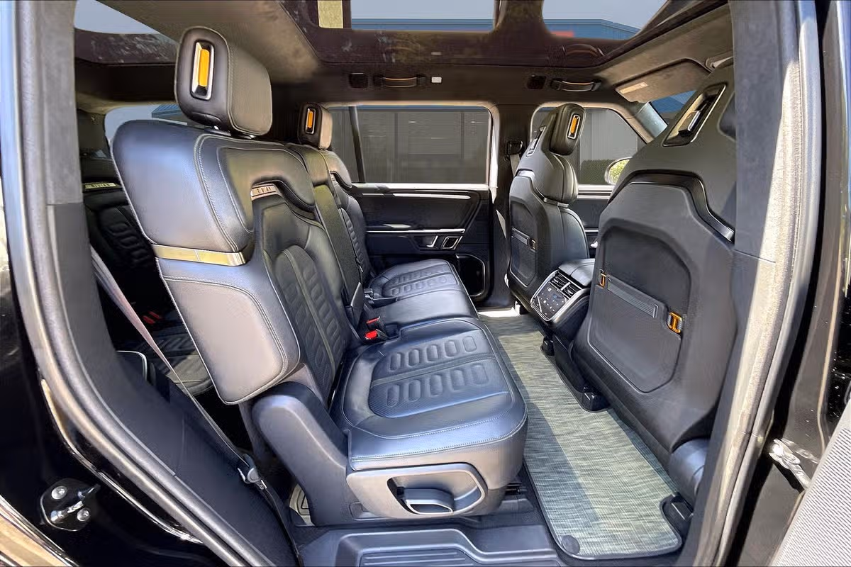 2024 Rivian R1S Adventure Image 25