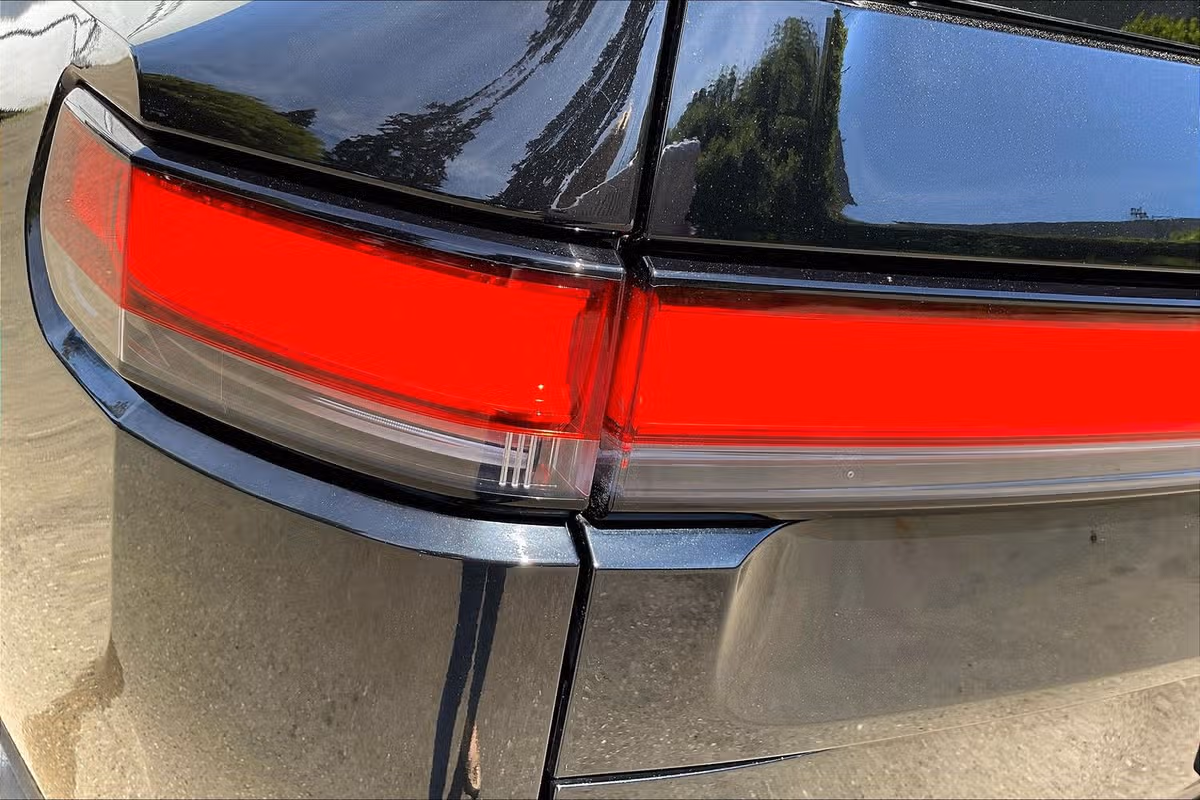 2024 Rivian R1S Adventure Image 29