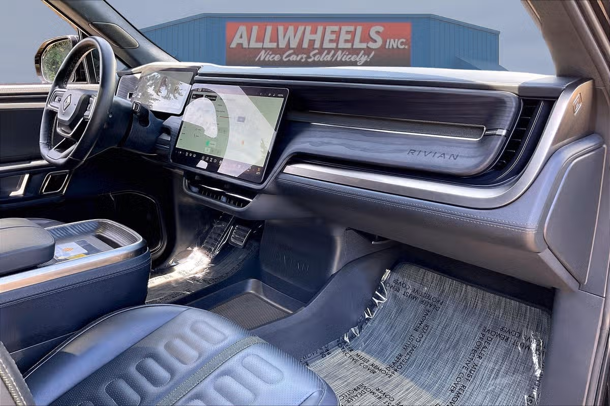 2024 Rivian R1S Adventure Image 15