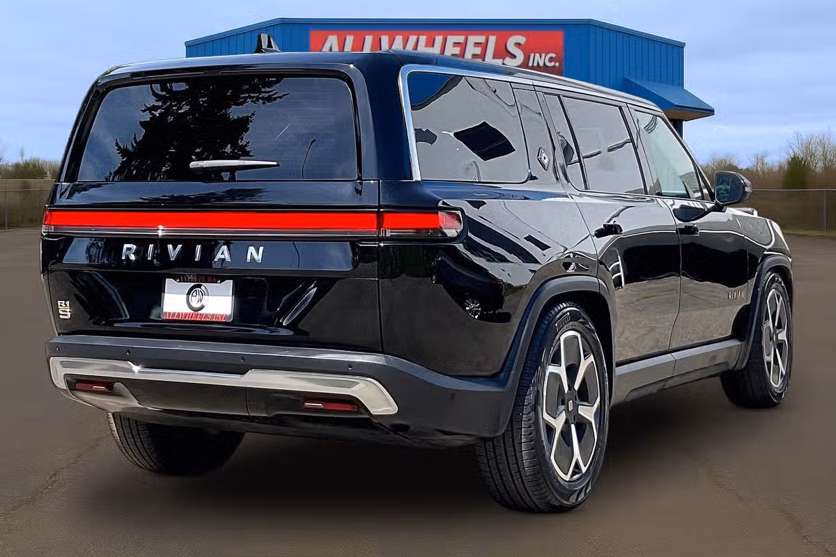 2024 Rivian R1S Adventure Image 11