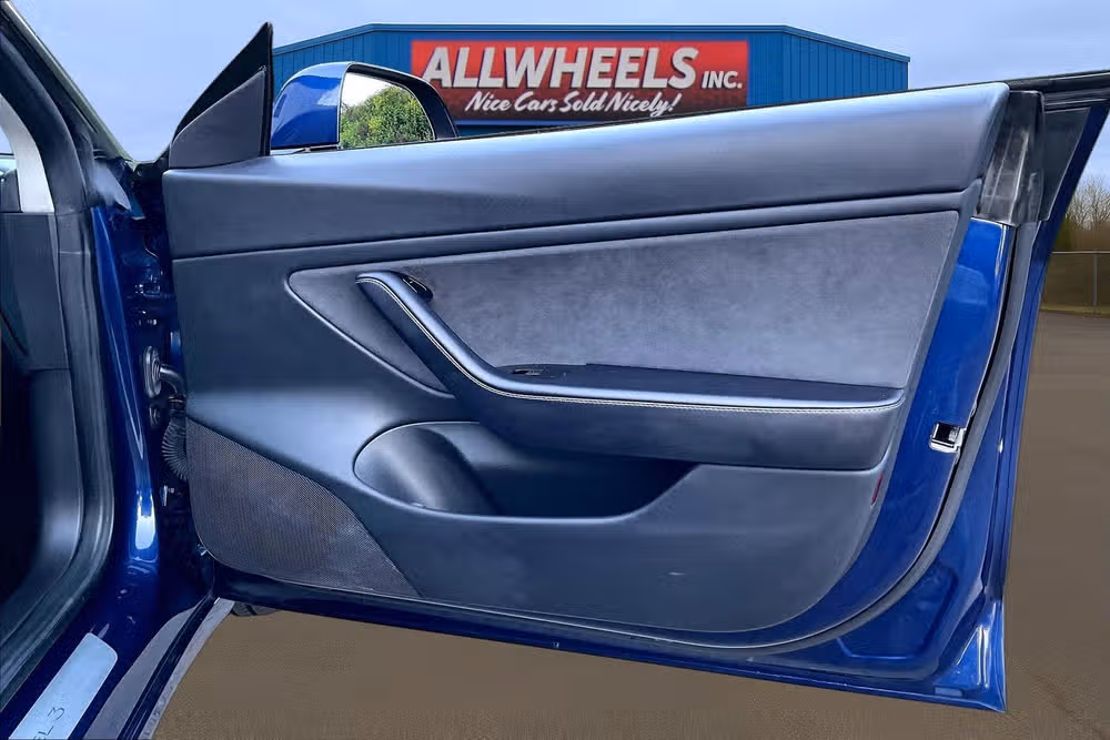 2018 Tesla Model 3 Standard Image 21