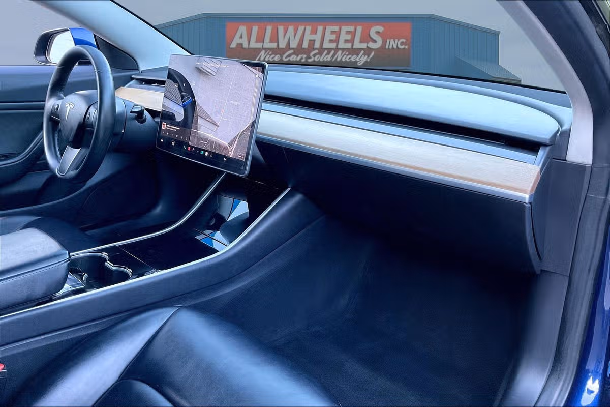 2018 Tesla Model 3 Standard Image 15