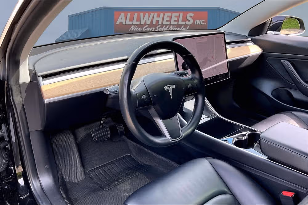2018 Tesla Model 3 Performance Image 12