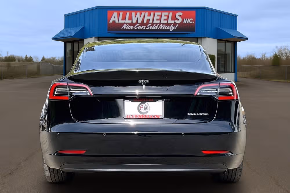 2018 Tesla Model 3 Performance Image 4