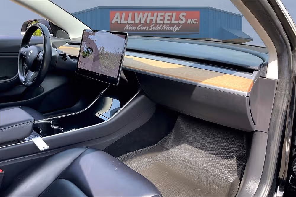 2018 Tesla Model 3 Performance Image 15
