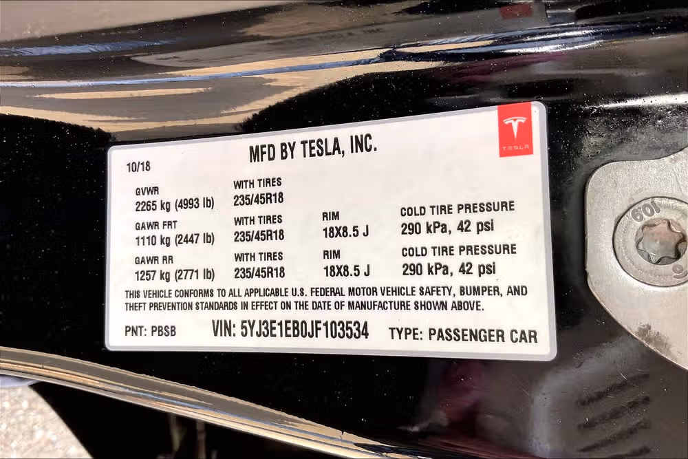 2018 Tesla Model 3 Performance Image 31