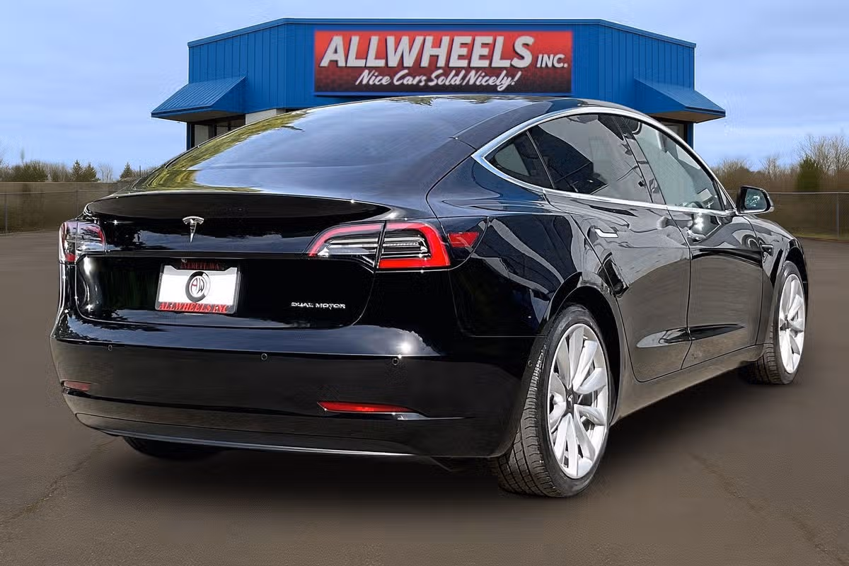 2018 Tesla Model 3 Performance Image 11