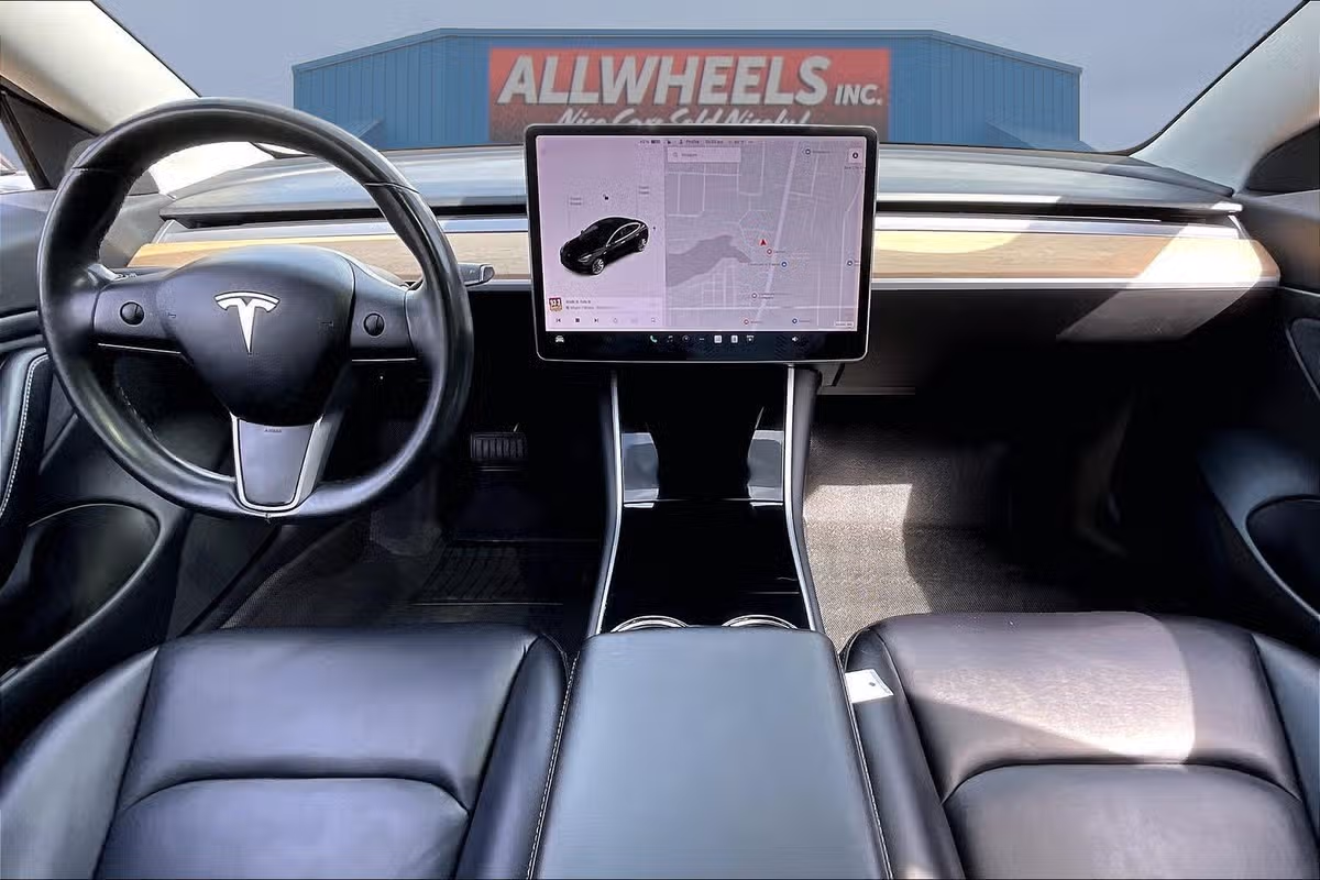 2018 Tesla Model 3 Performance Image 14