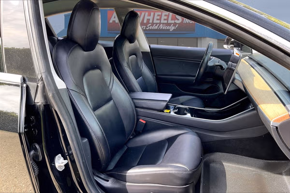2018 Tesla Model 3 Performance Image 7