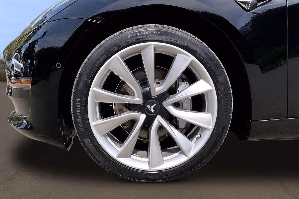 2018 Tesla Model 3 Performance Image 9