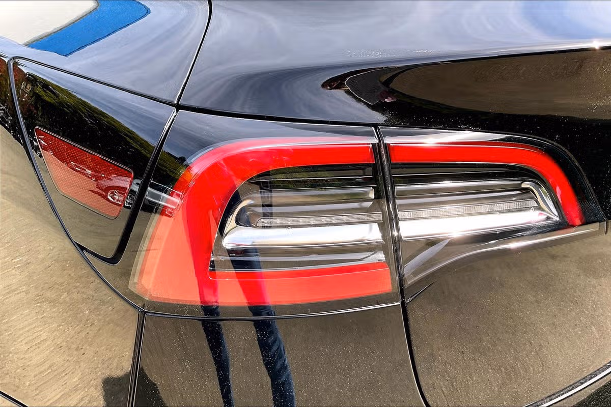 2018 Tesla Model 3 Performance Image 27