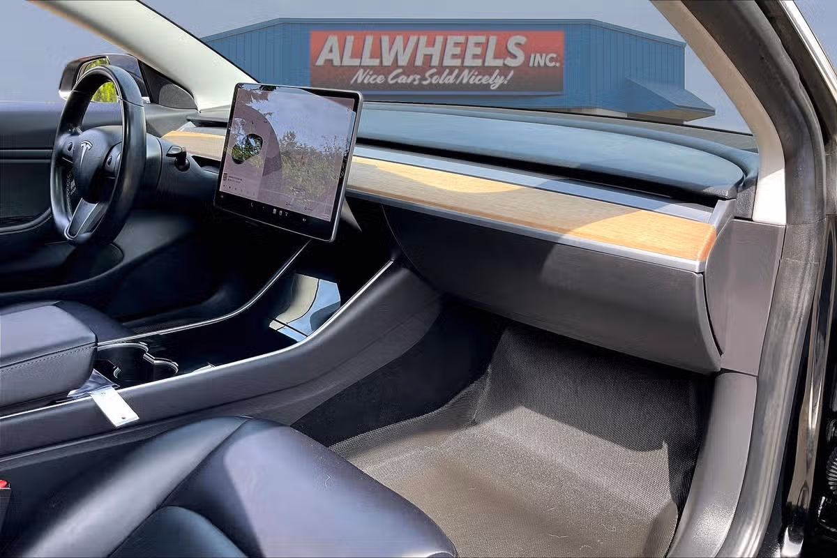 2018 Tesla Model 3 Performance Image 15