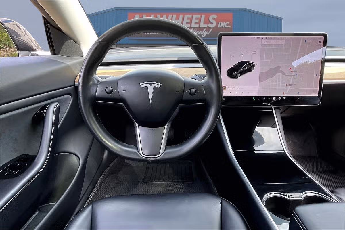 2018 Tesla Model 3 Performance Image 5