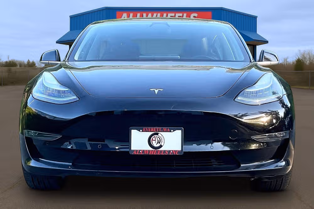 2019 Tesla Model 3 Mid Range Image 3