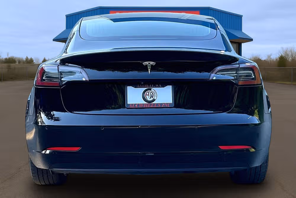 2019 Tesla Model 3 Mid Range Image 4