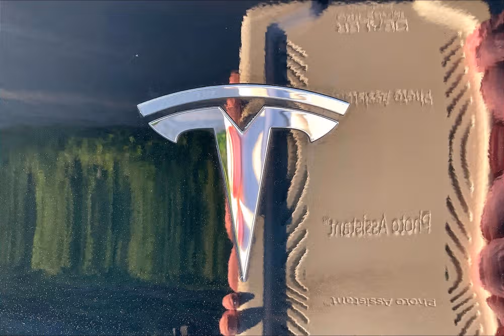 2019 Tesla Model 3 Mid Range Image 8