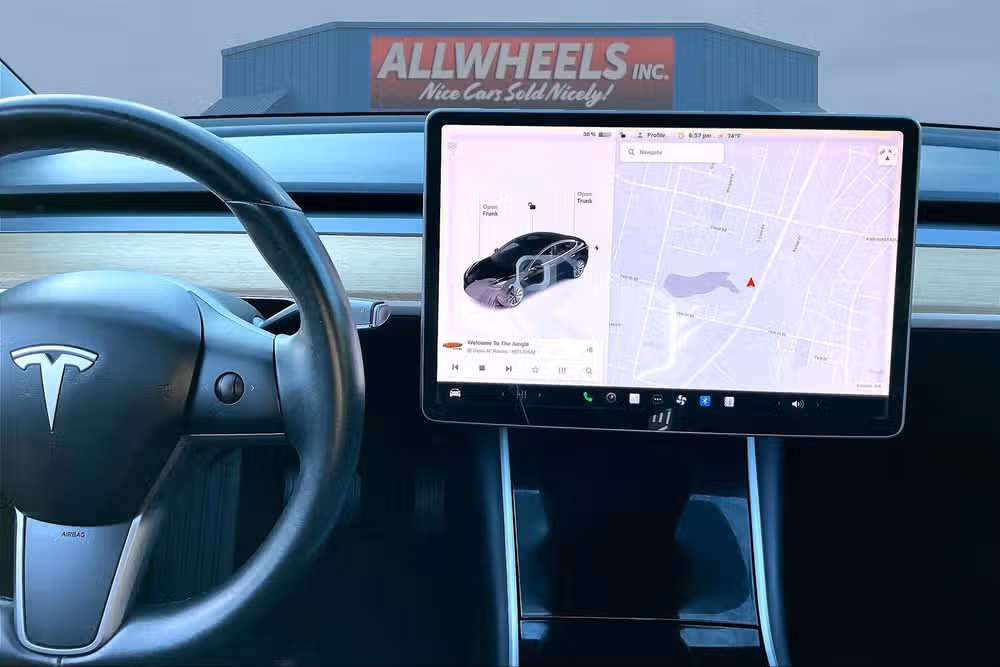 2019 Tesla Model 3 Mid Range Image 6