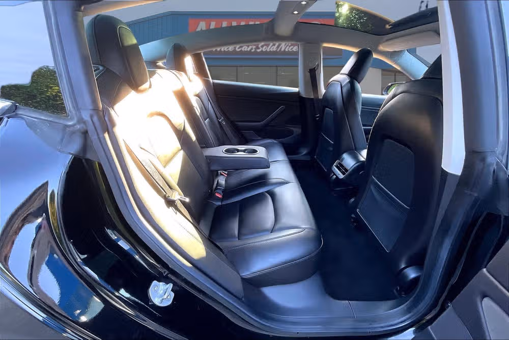 2019 Tesla Model 3 Mid Range Image 24